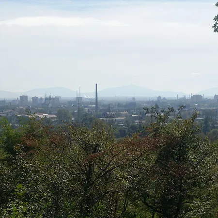 Na Landeku 招待所 4*